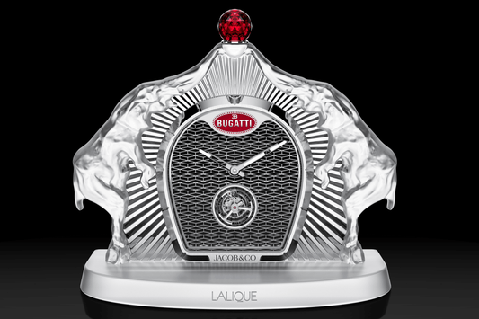 Une création audacieuse signée Jacob & Co., Bugatti et Lalique : l’horloge de table Bugatti Calandre