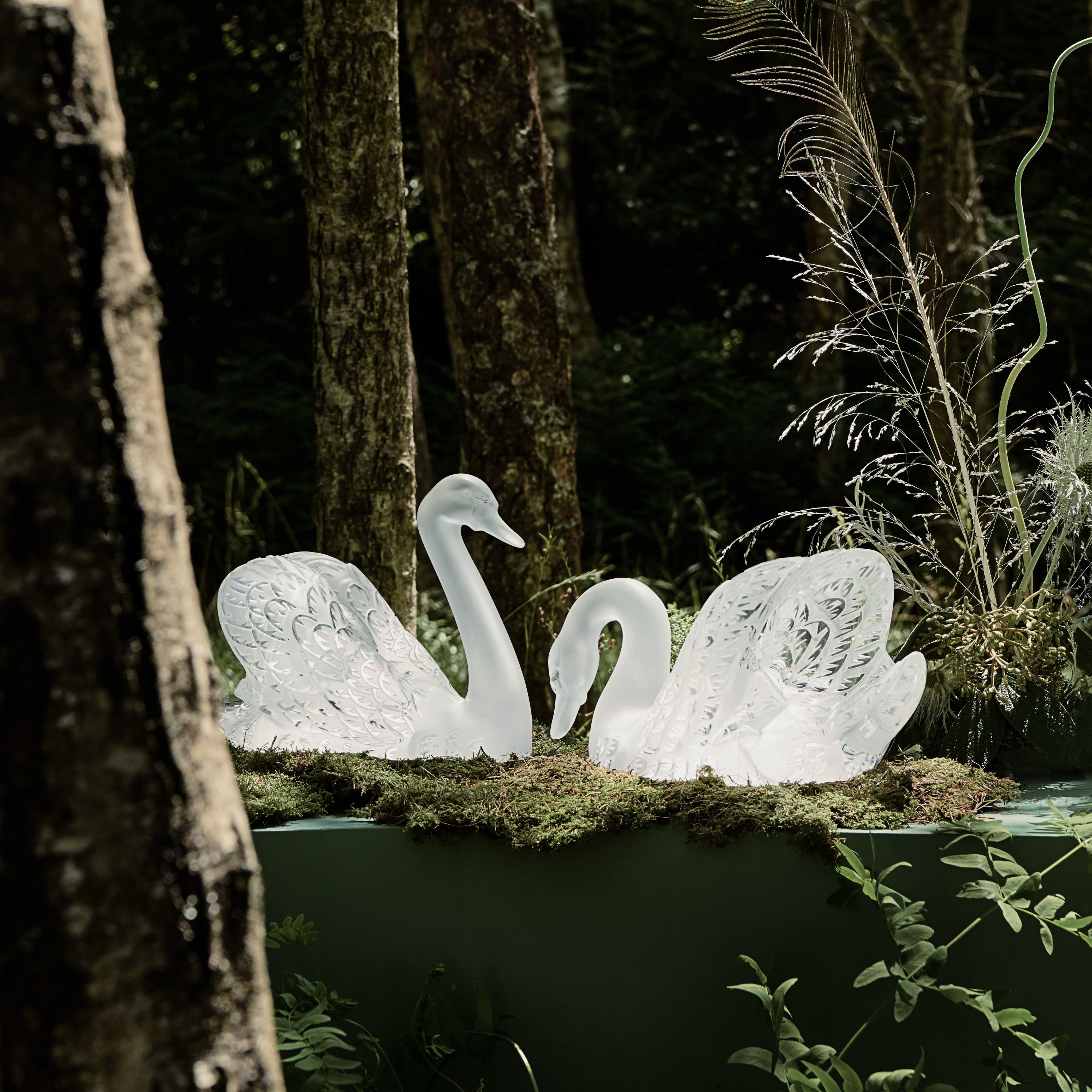 Swan head down sculpture – Lalique France
