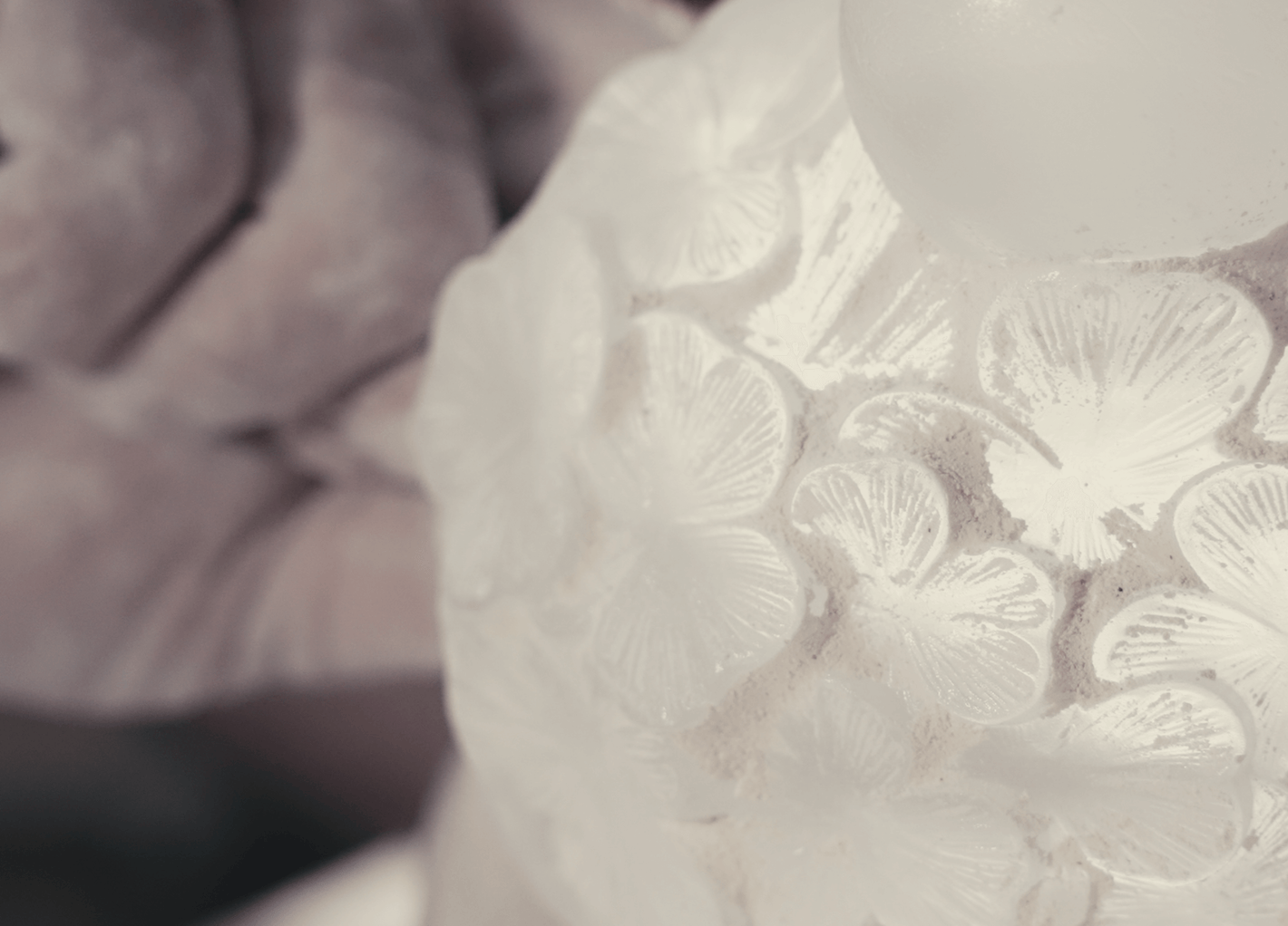 lalique-crystal-perfume-fortune-mikimoto-leaves-inspiration.png