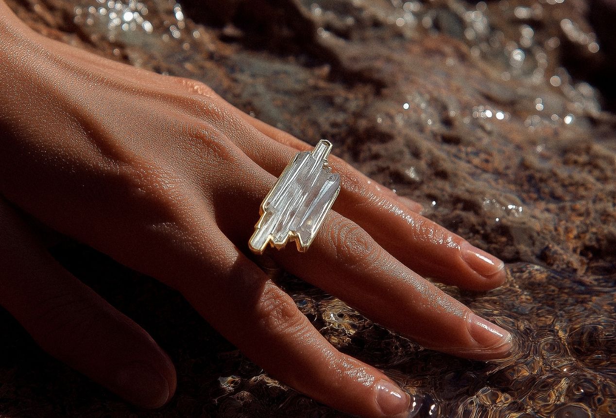 Venus, Small Nude sculpture – Lalique France